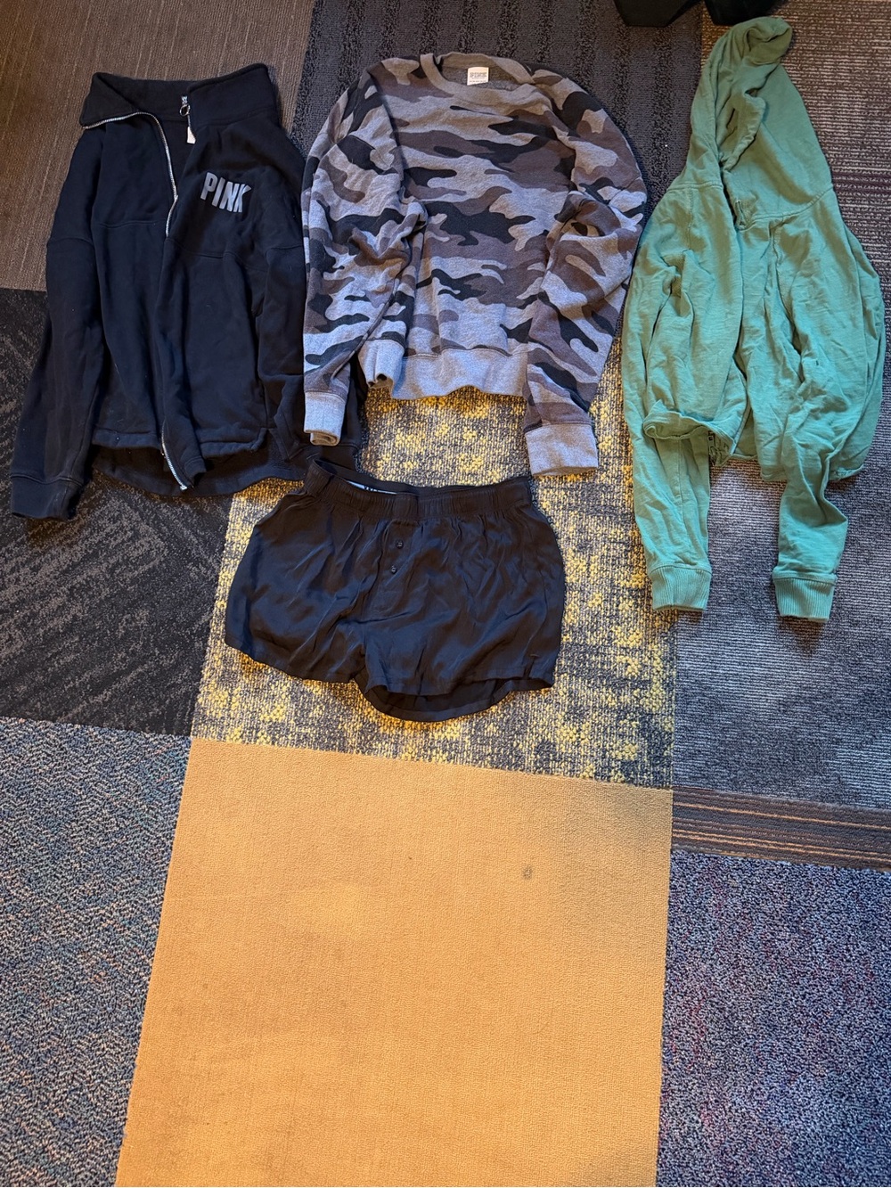 Vs pink lot size xs